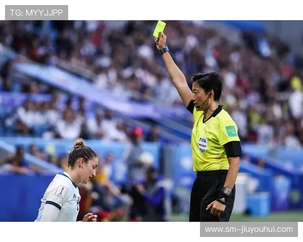 全面解析足球裁判杨琦的职业生涯执法特色与未来发展轨迹全景综述 全面解析足球裁判杨琦的职业生涯执法特色与未来发展轨迹全景综述